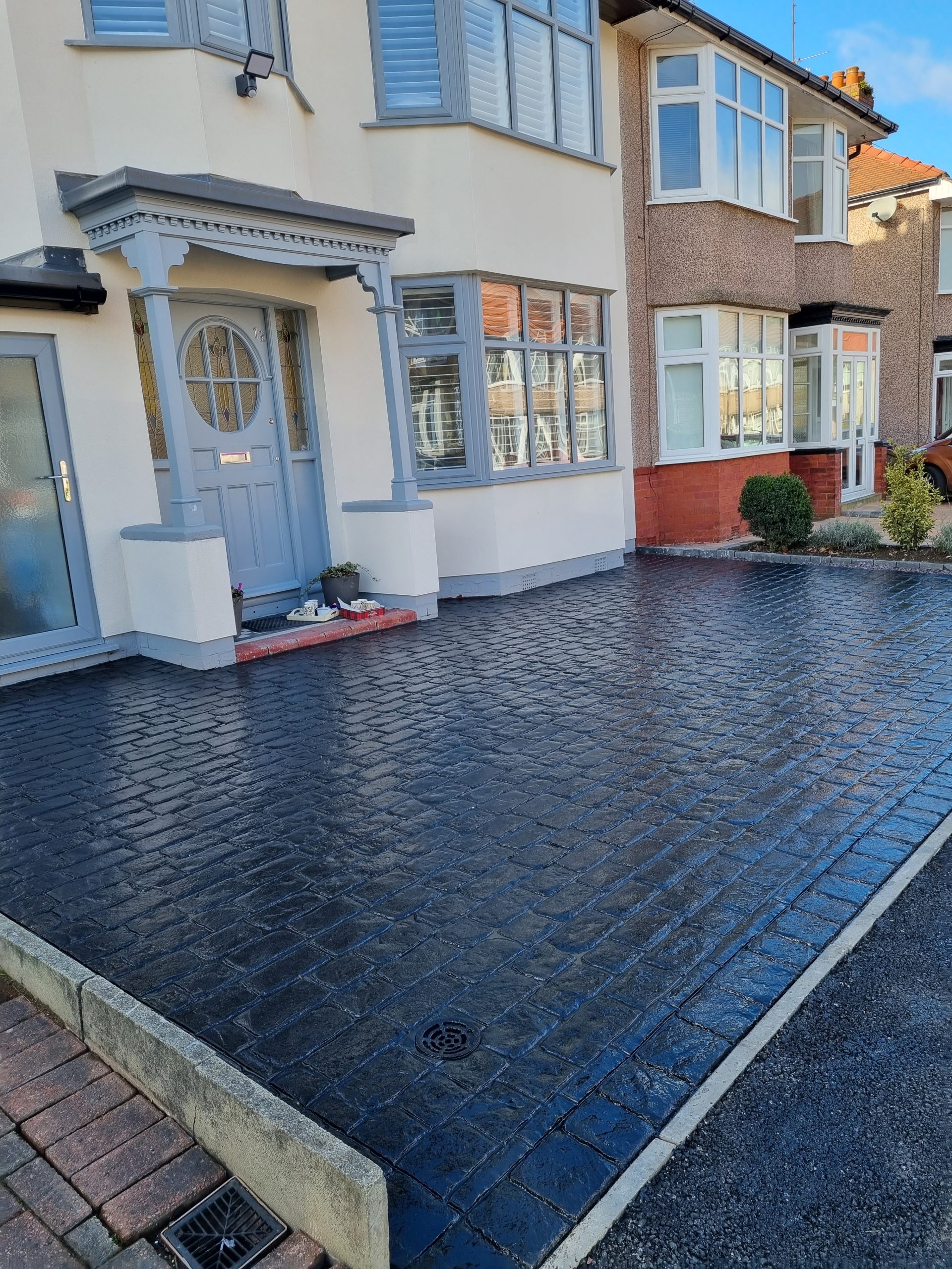 Concrete driveway - Poured cobbles